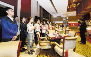 南博会首次礼仪服务培训见闻 小白云成长记