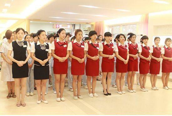 服务礼仪培训大全，让你的餐厅更受欢迎