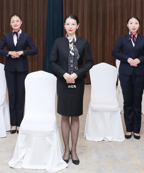 优雅与专业的体现 标准服务站姿与礼仪服务